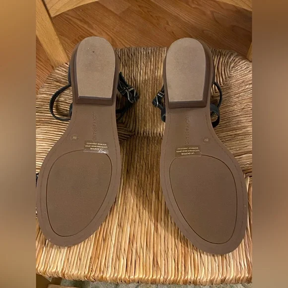 Lucky Brand Skippir faux leather woven strap sandals . Size 8 black EUC - Picture 9 of 9